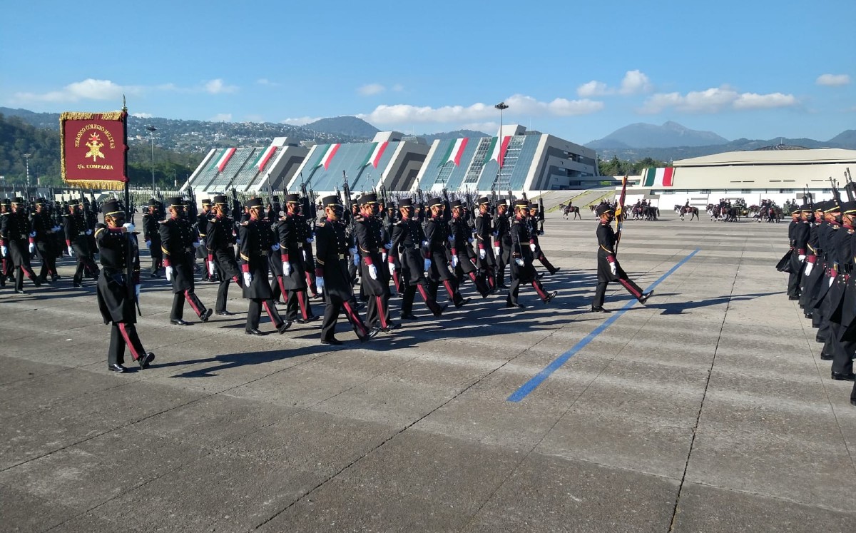 Mondragón deseó que "el yunque forjador de hombres y mujeres de guerra continúe siendo el faro que guíe a la juventud". | Especial