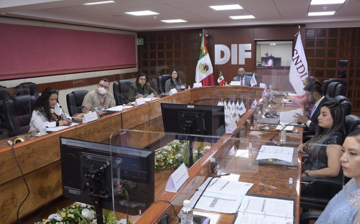 Nicolás tiene un diagnóstico de hidrocefalia y discapacidad visual, por lo que requiere rehabilitación física. | Especial