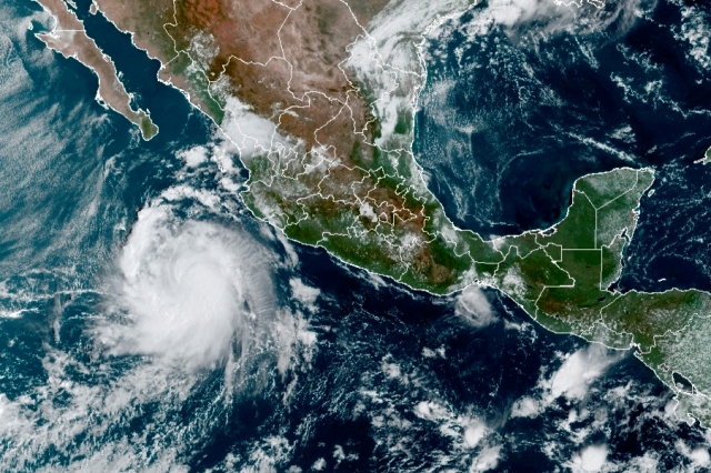 'Pamela' tocará tierra cerca de Mazatlán, posiblemente como huracán de categoría 3. | AP