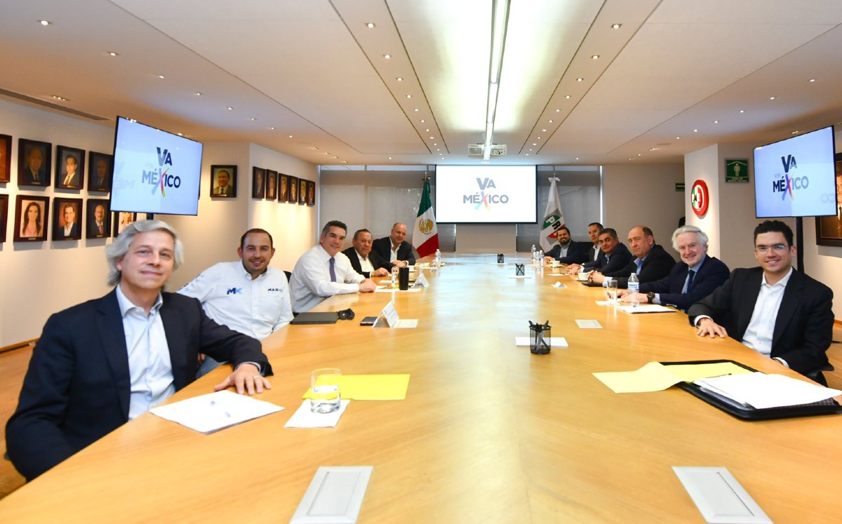 A la reunión también asistió el empresario Claudio X. González. | Twitter
