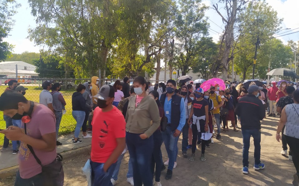 Desde temprano en San Francisco del Rincón se registró gran afluencia en los puntos de vacunación covid.