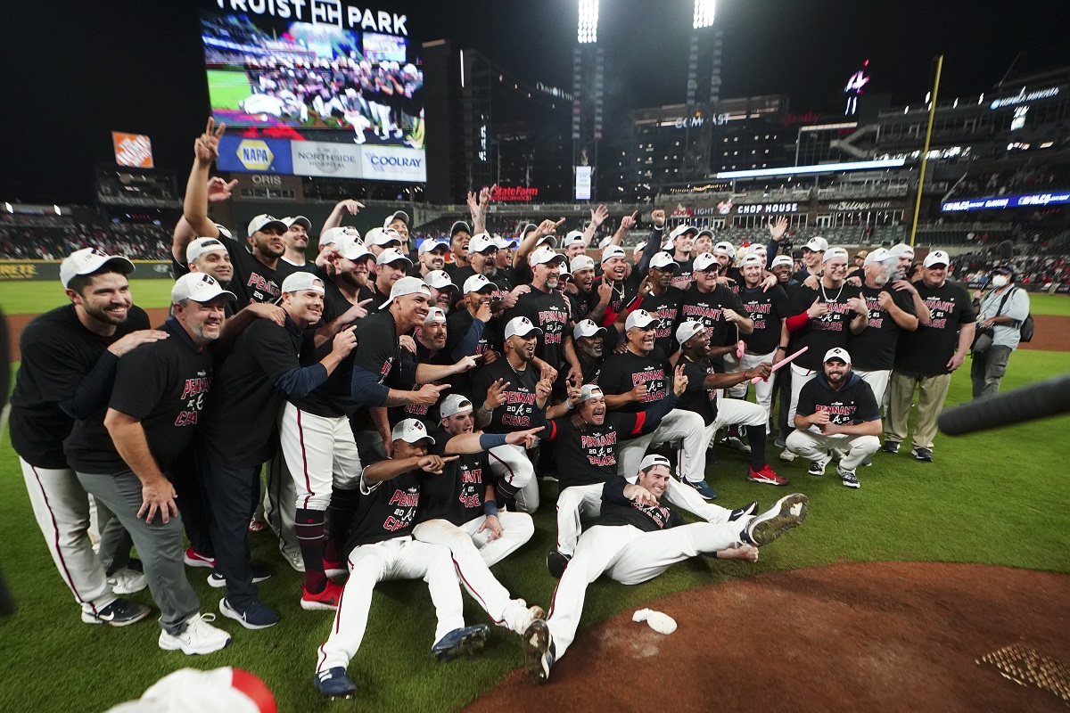 Bravos avanzan en la Serie de Campeonato de la Liga Nacional (AP)