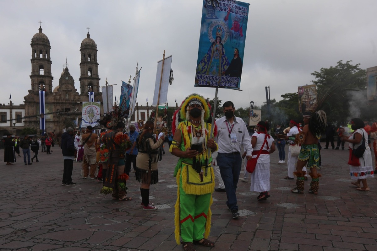 Danzantes se conforman con caminar a lado de la Virgen de Zapopan (Fernando Carranza)