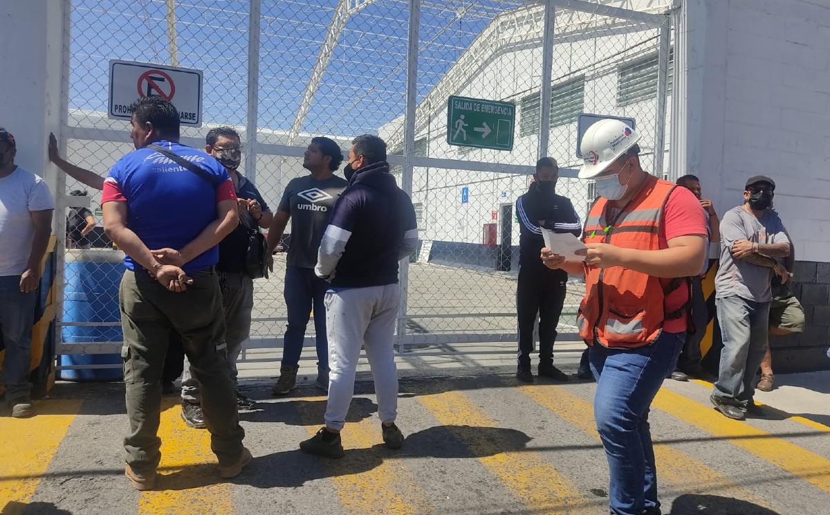 Dejaron a los clientes formados y cerraron. | Zuleyma García