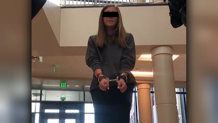 La estudiante de 16 años había insistido en estar en el campus de la escuela. | Captura video