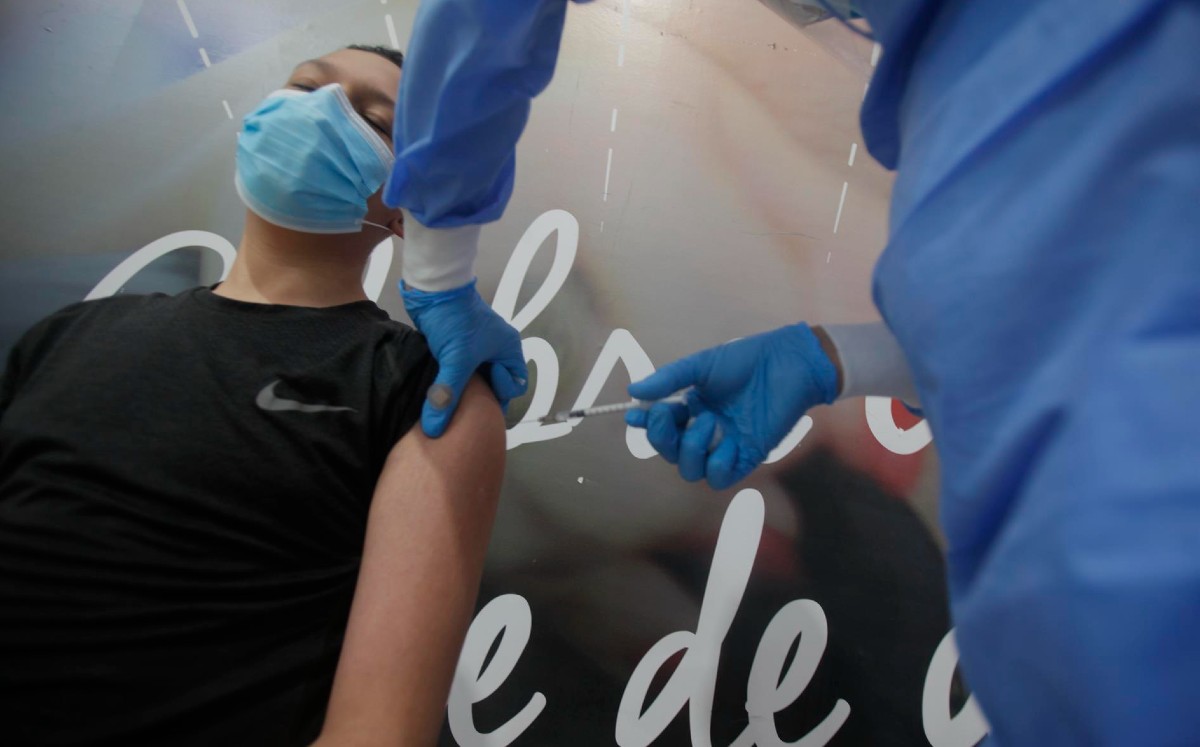 Panamá ya aplica la tercera dosis, pero solo a pacientes moderada y gravemente inmunodeprimidos. | EFE