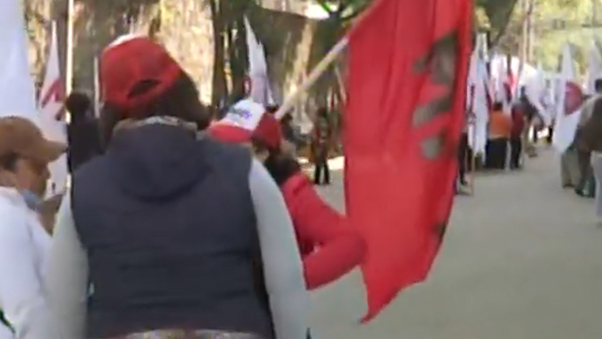 Protestan indígenas por seguro de desempleo