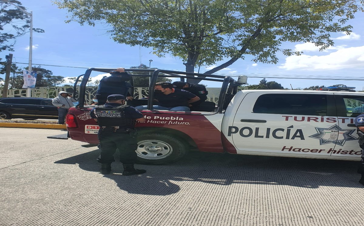 Agreden a personal médico durante vacunación contra covid en Puebla | Especial