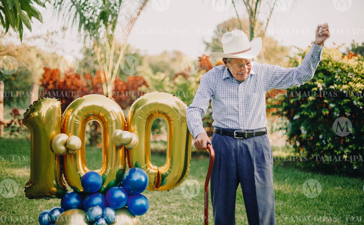 Don Eduardo, festejo sus 100 años de vida con sesión de fotos en Güemez, Tamaulipas