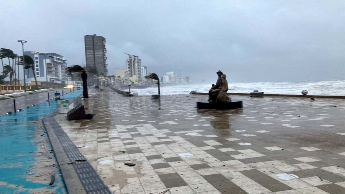 Con fuertes vientos y lluvia, así llegó 'Pamela' como huracán a Sinaloa