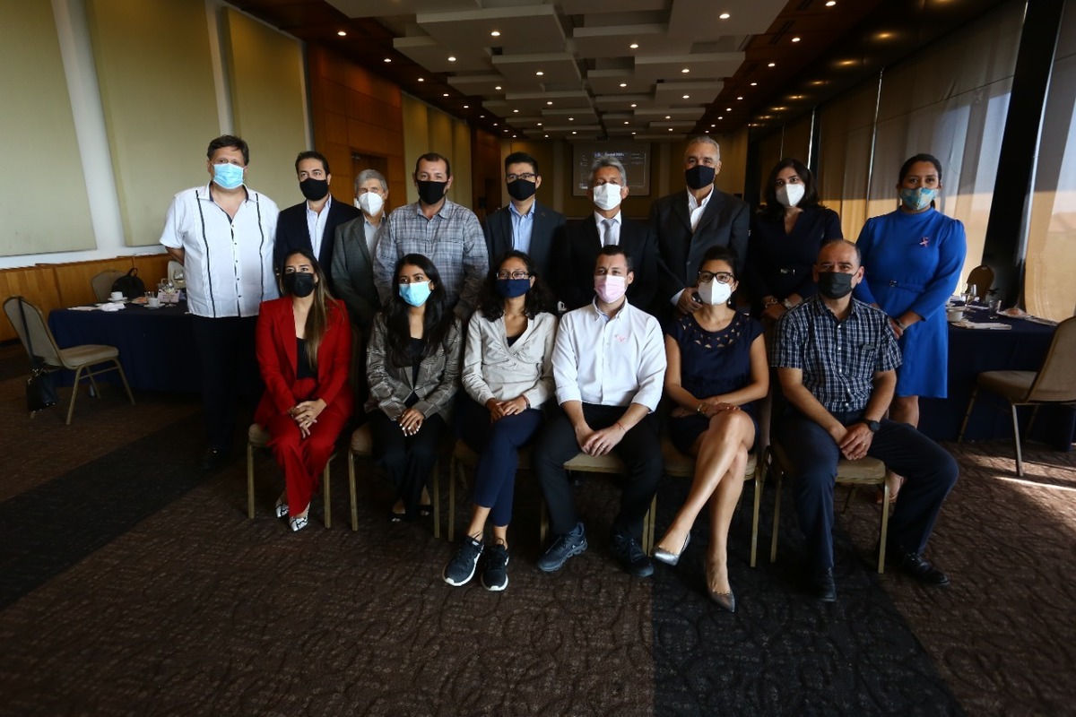 El alcalde de Monterrey se reunió con Caintra. Foto: Especial