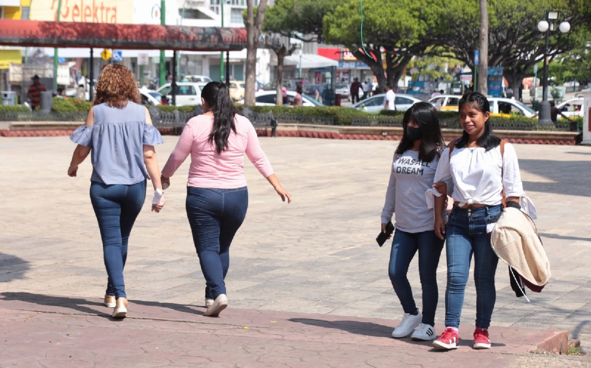 A pesar de los avances en la vacunación, las autoridades han recomendado continuar con las medidas sanitrarias. ( Jesús Quintanar)