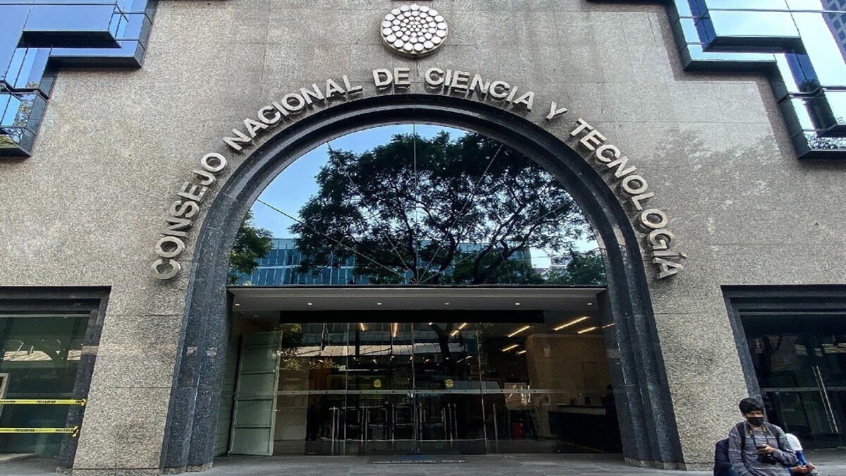 Científicos y artistas piden cesar hostigamiento contra académicos del Conacyt