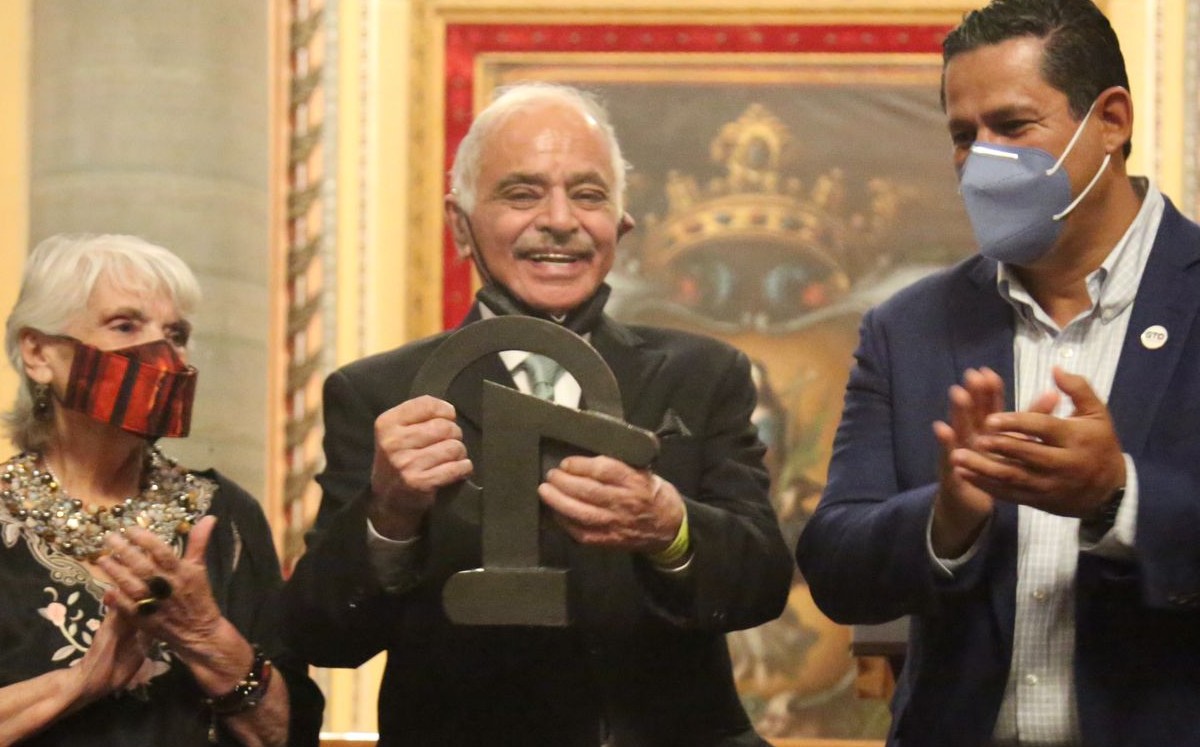 Entrega de la Presea Cervantina a Miguel Sabido. (Ariel Ojeda)