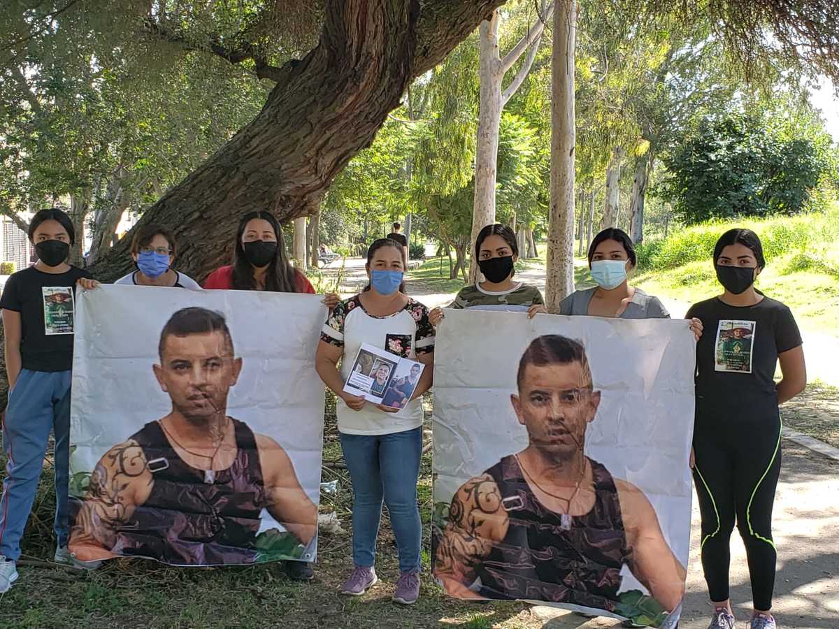 Familia, amigos y vecinos buscan a Marco Antonio Trejo Gutiérrez. (Diana Barajas)