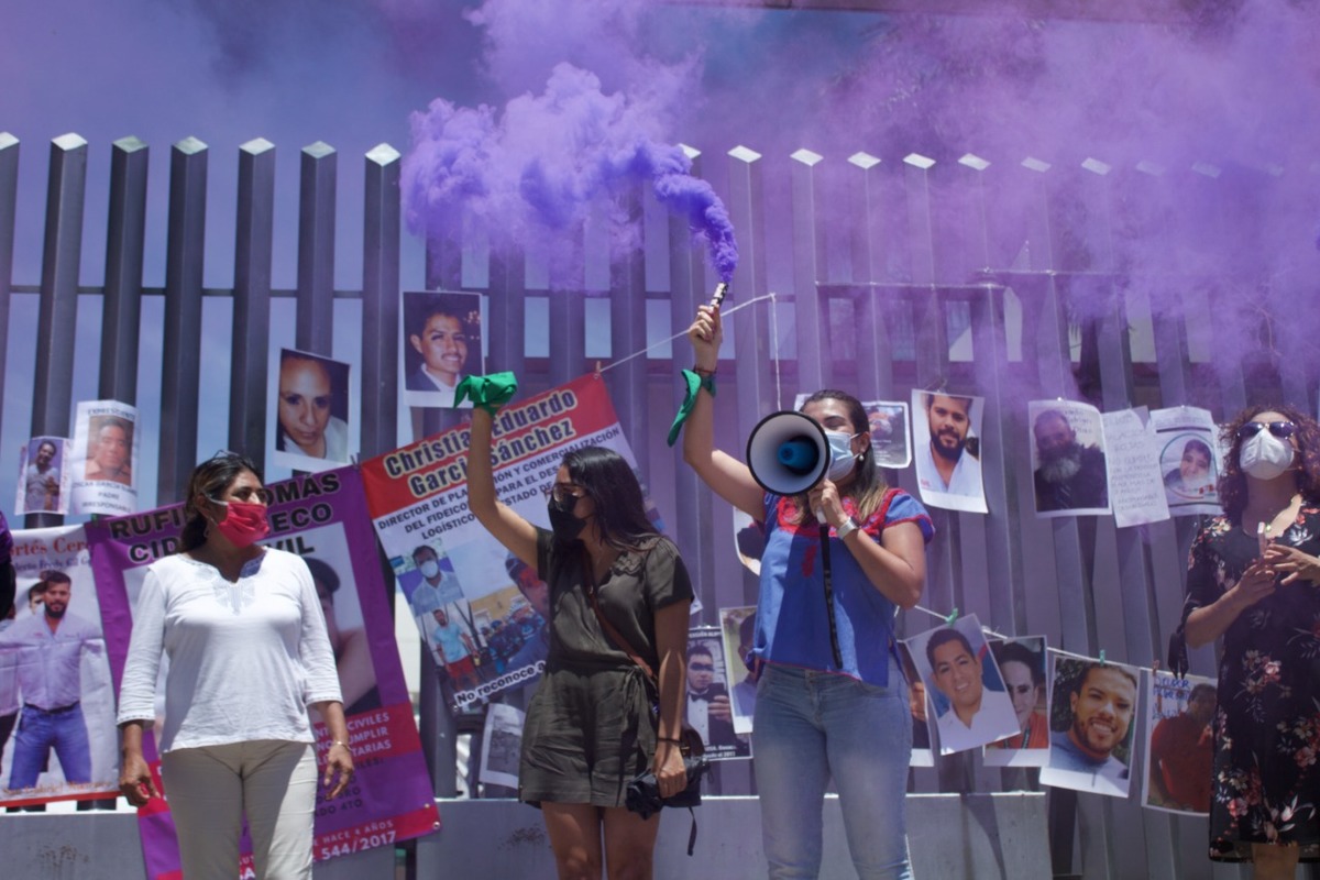 Hicieron un tendedero para denunciar a los deudores. (Citlalli López)