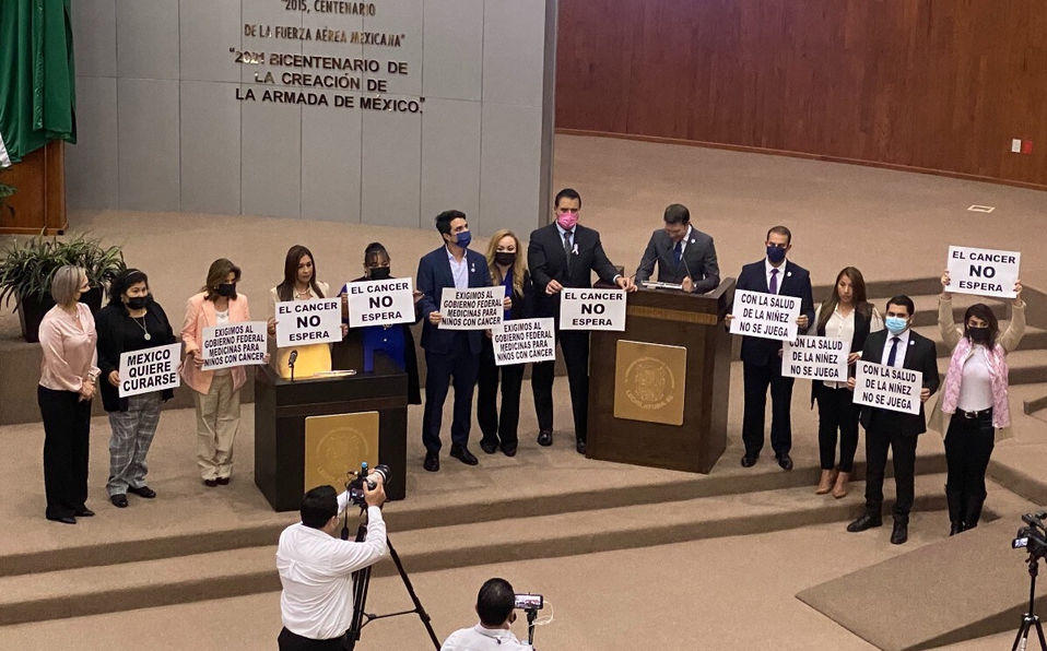 PAN y Morena se enfrentan por iniciativa para pedir medicamentos