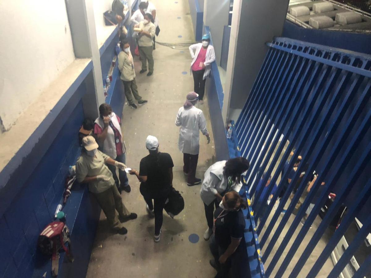 Revisión de esquema de vacunación en el Cuscatlán (Jesús Hernández)