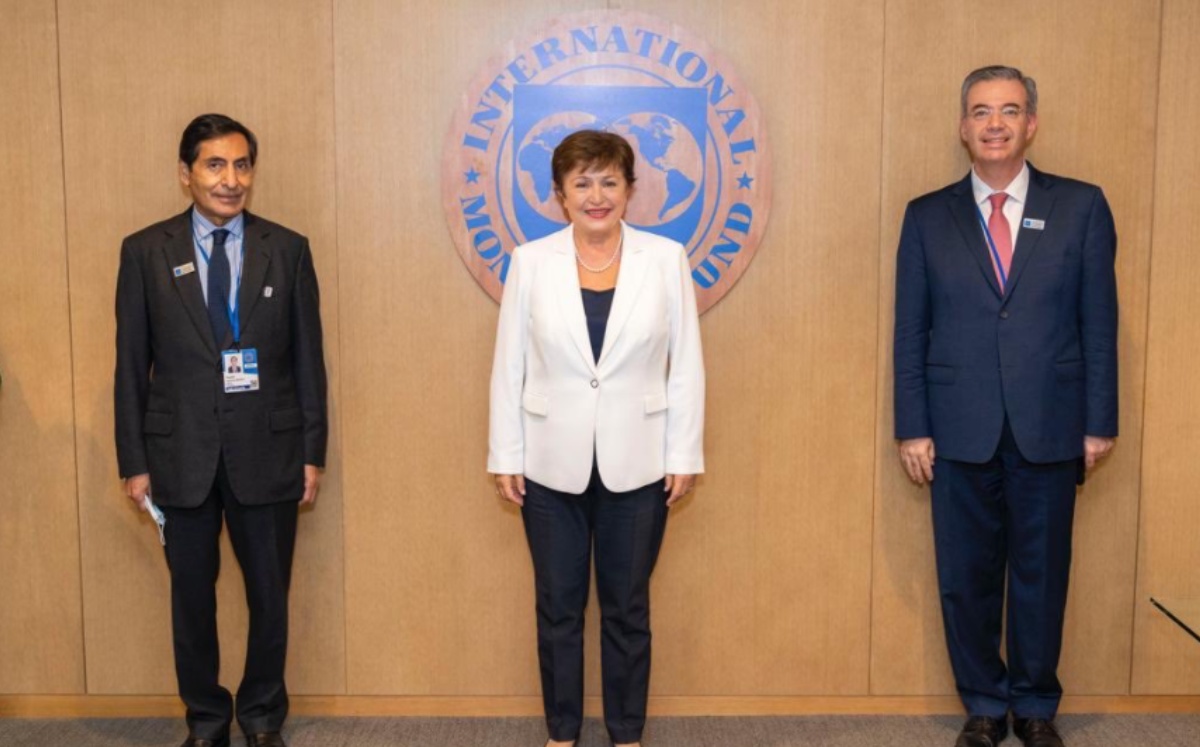 El secretario Ramírez de la O, junto con el gobernador de Banxico, Alejandro Díaz de León y la directora gerente del FMI, Kristalina Georgieva. Foto: 