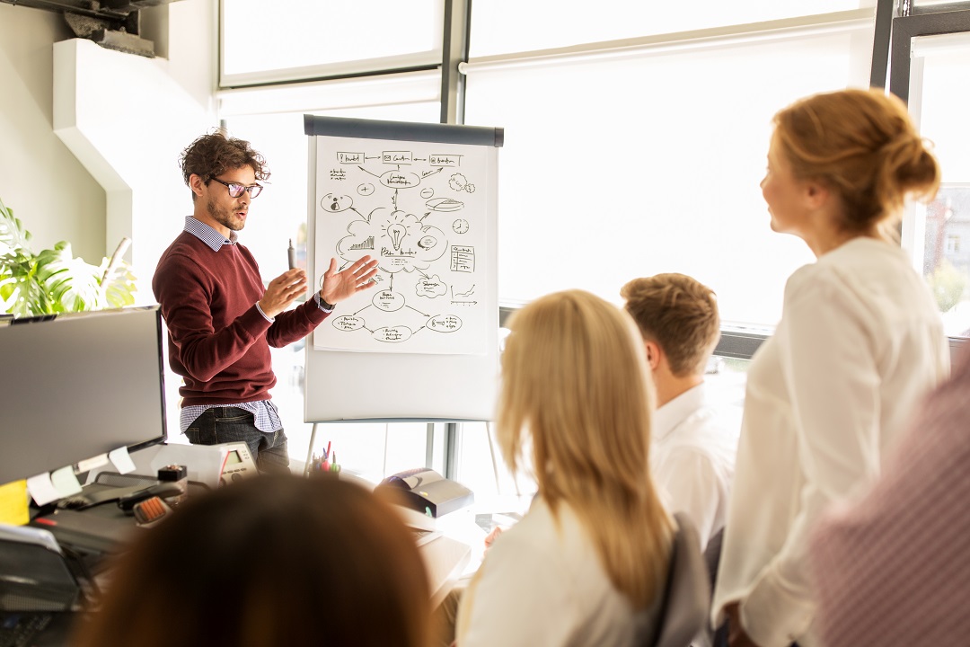Está avalado por una universidad e impartido íntegramente en español. (Shutterstock)