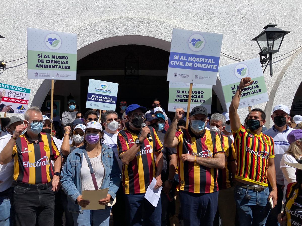Comunidad de la UdeG protesta en Casa Jalisco (Fernando Carranza)