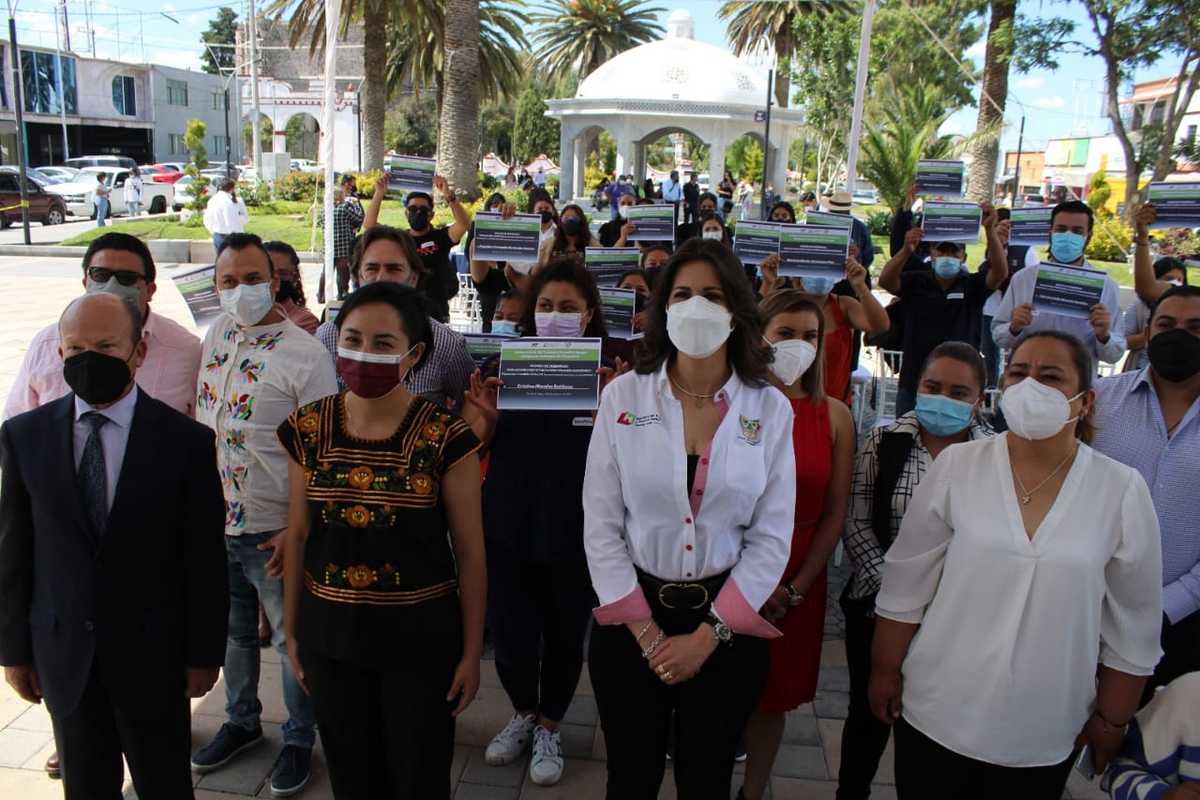 Entrega de chques por seguro de desempleo en Tizayuca