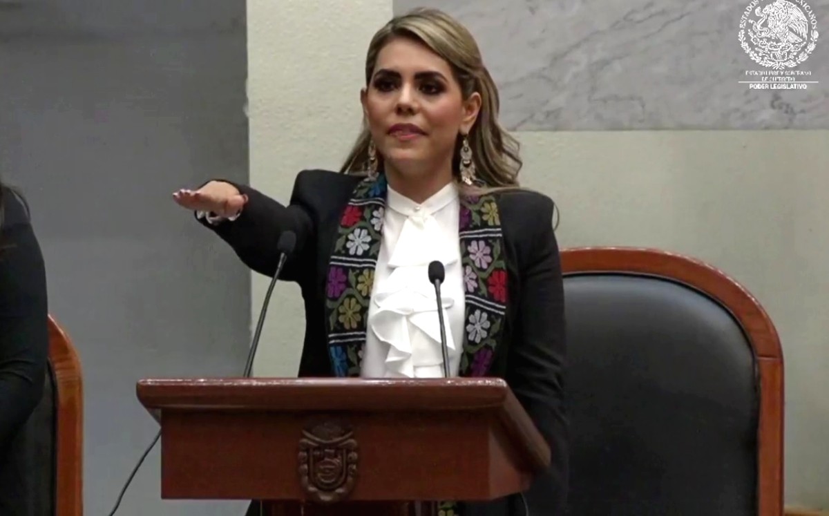 Evelyn Salgado rindió protesta como gobernadora en el Congreso de Guerrero. (Facebook)