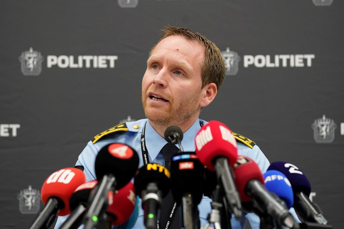 El inspector Per Thomas Omholt indicó que las investigaciones de la matanza continúan. (EFE)