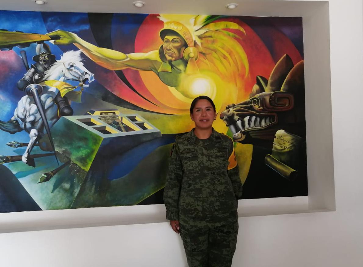 La mujer se hace presente en materiales de guerra del ejército.