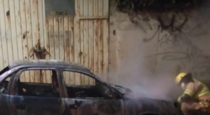 Localizan un cadáver en la cajuela de un auto en llamas en Apizaco. (Especial)