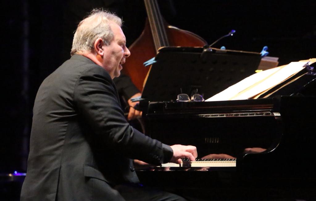 Marcelo Rodríguez Scilla, director de la Camerata Porteña, se mostró contento de presentarse nuevamente en el Cervantino. (Foto: Ariel Ojeda)