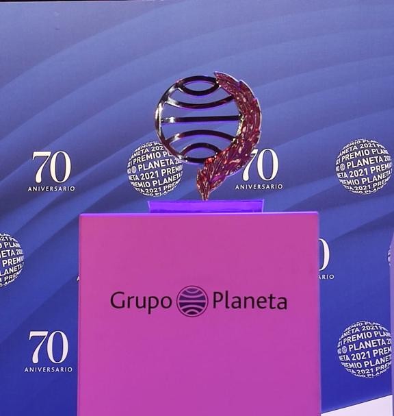 El Premio Planeta fue entregado a Carmen Mola por 'La Bestia' | Especial