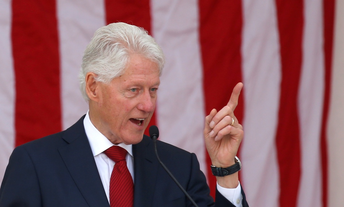 Bill Clinton podría salir del hospital en los próximos días, aseguró Joe Biden. (Reuters)