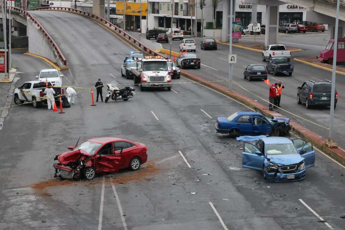 Choque en avenida Garza Sada deja un muerto y dos lesionados. Foto: Leonel Rocha.