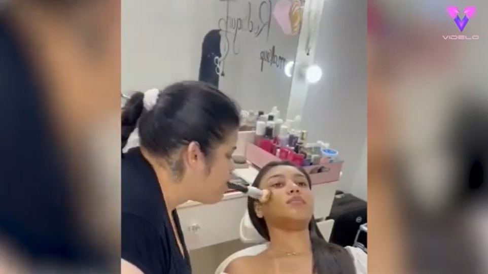 Mujer se hace viral por su habilidad con el maquillaje (Captura)
