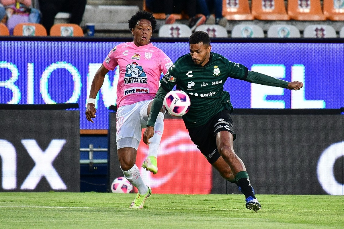 Tuzos y Santos empataron en la cancha del Estadio Hidalgo. (Imago7)