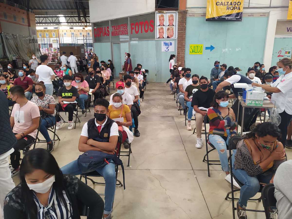 La vacunación contra el covid-19 para jóvenes en León ha tenido una gran respuesta en la afluencia.