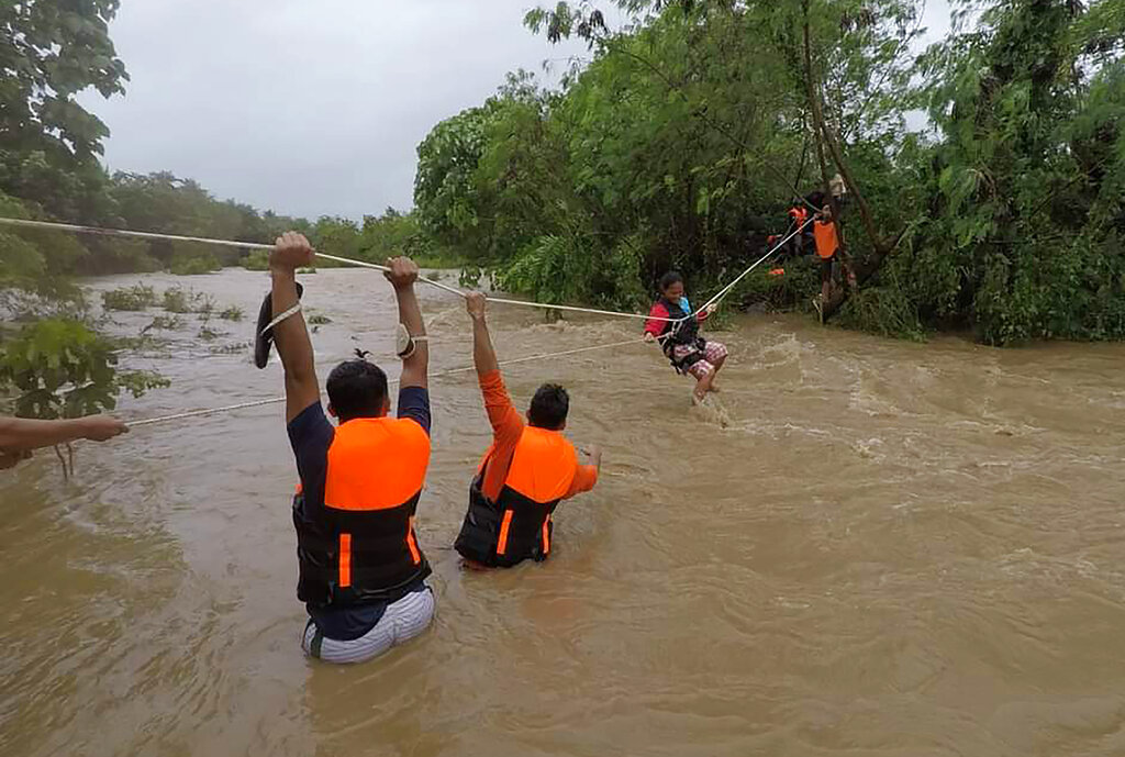 Filipinas sufre cada año el azote de unas 20 tormentas tropicales | AP