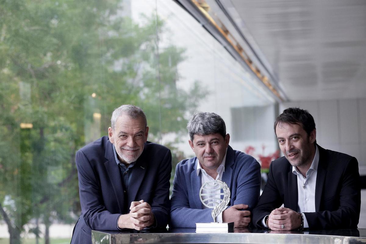Jorge Díaz (i), Antonio Mercero (c) y Agustín Martínez (d).| EFE