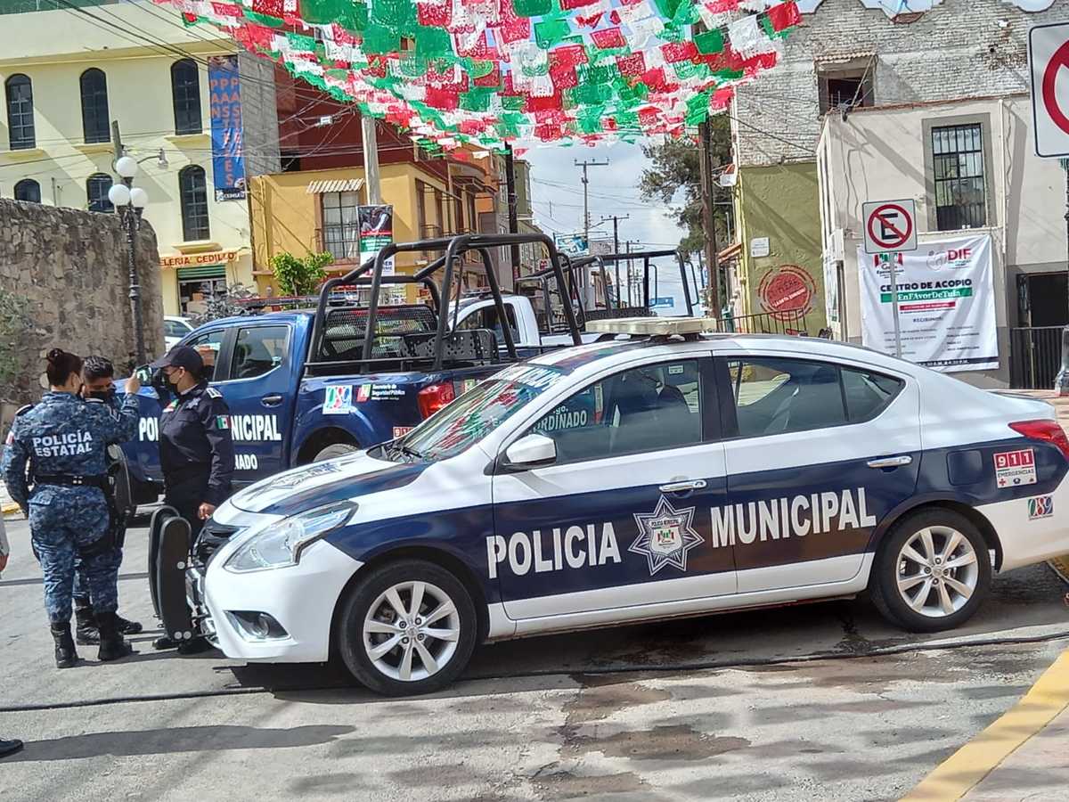 Policías de Epazoyucan en operativos en el centro de la demarcación. (Especial)