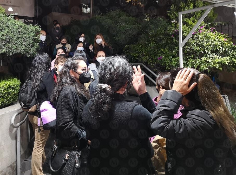 Los empleados piden salir para poder ir a sus casas | Jorge Becerril