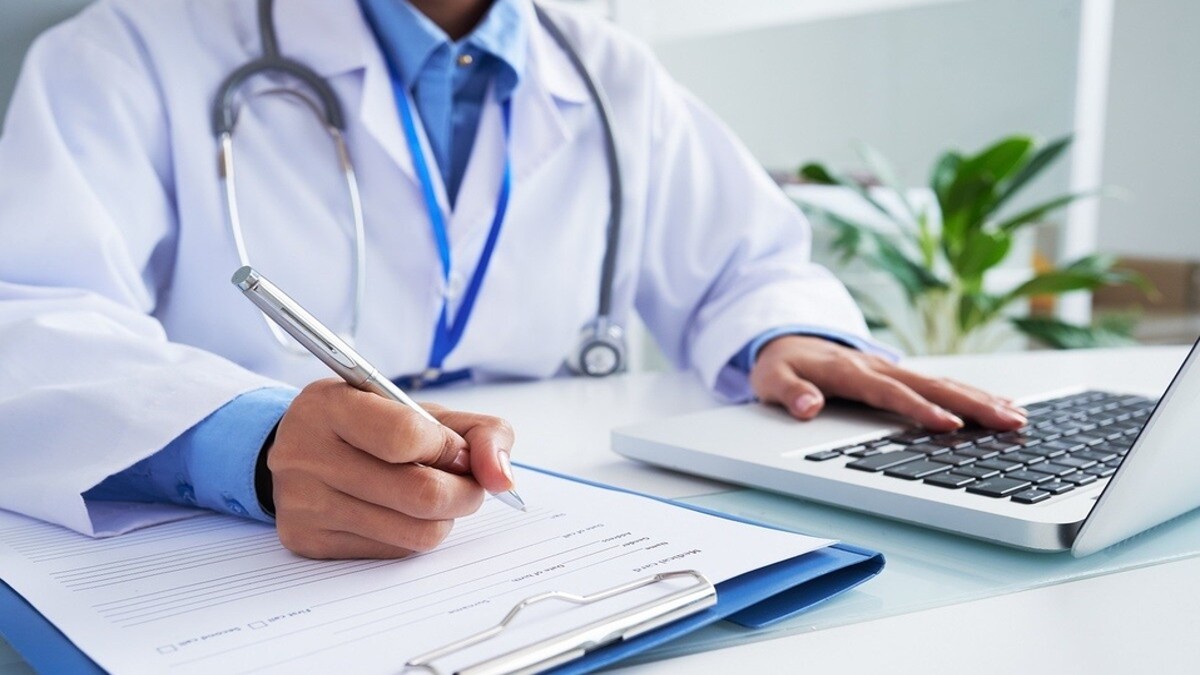 Médicos reportan fallas y retardos en plataforma de ENARM para elegir especialidad