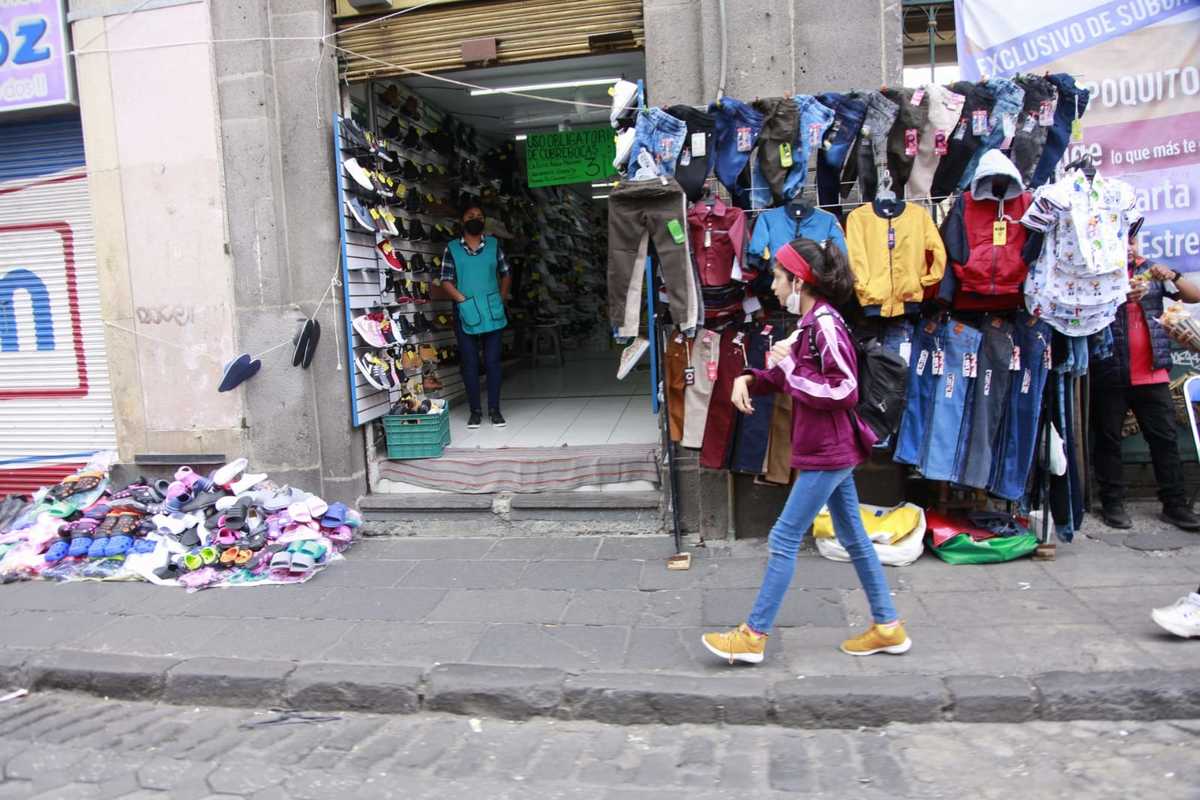 Regresan ambulantes a las calles del Centro Histórico de Puebla | Andrés Lobato