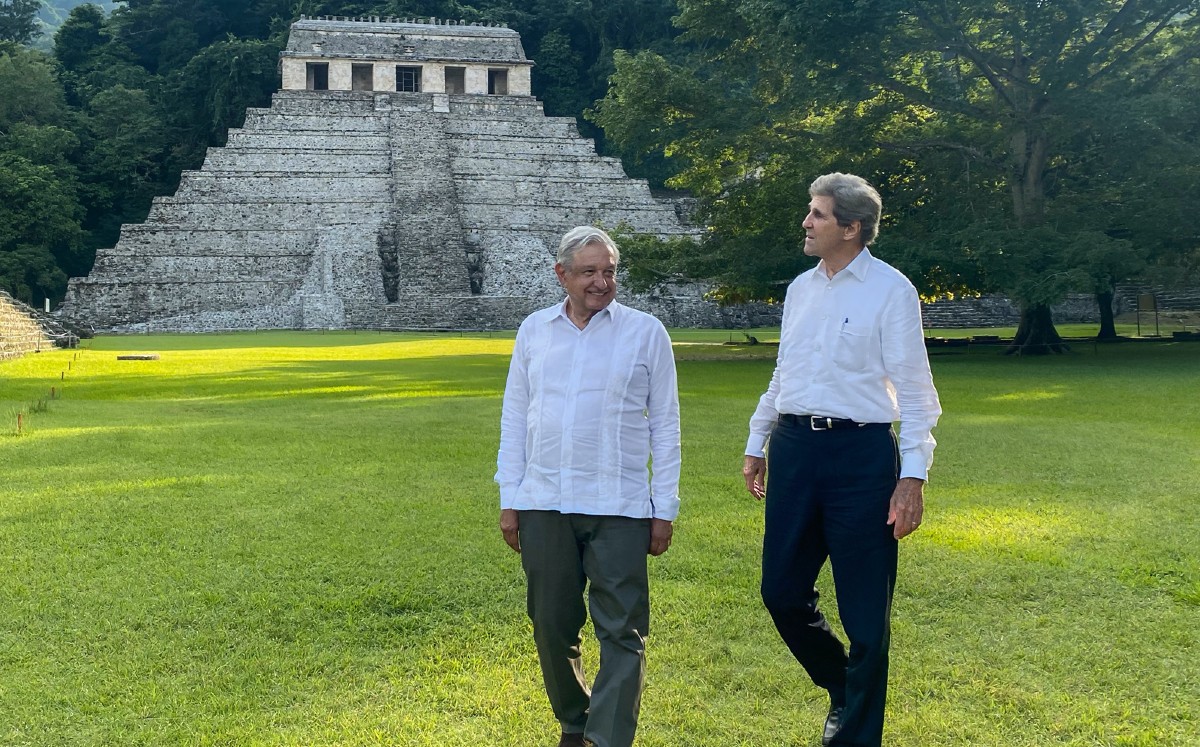 En su visita a Palenque, Kerry reconoció el programa Sembrando Vida. | Twitter