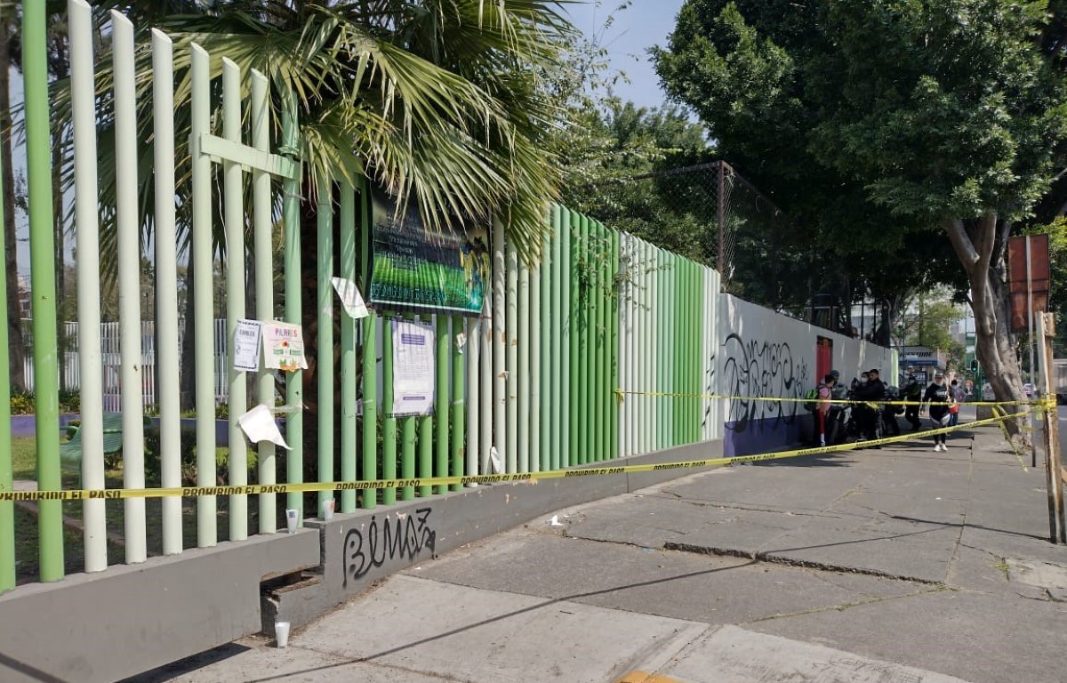 La barda se cayó en un predio ubicado en la colonia Atlampa. | César Velázquez