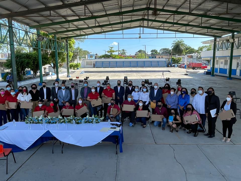 BHP donó equipo de cómputo a alumnos y maestros de Tampico.