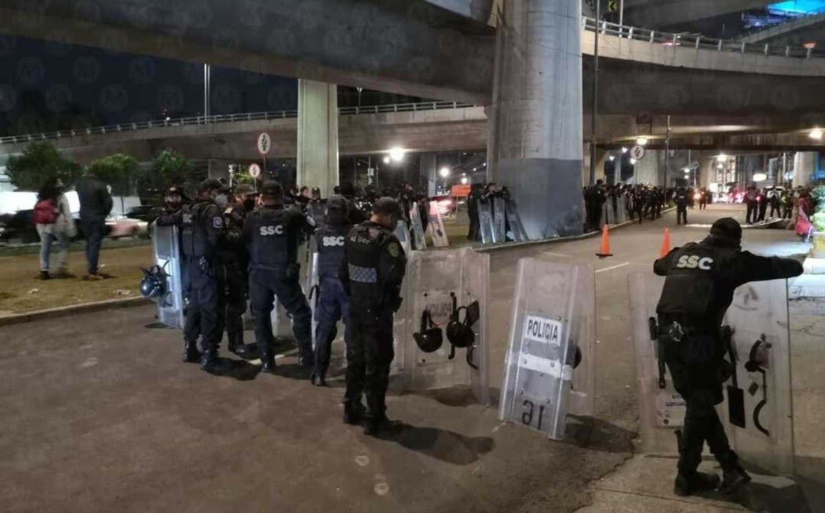 Continúa protesta de Triquis de Oaxaca frente a CNDH en CdMx