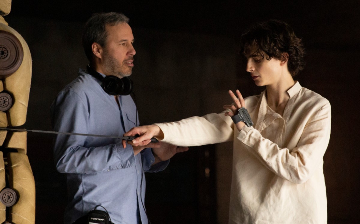 El director y el actor Timothée Chalamet en el set de 'Dune'. (AP)