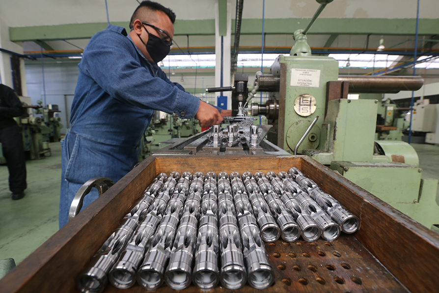 Las instalaciones cuentan con 14 talleres que trabajan por medio de células de manufactura. | Javier Ríos