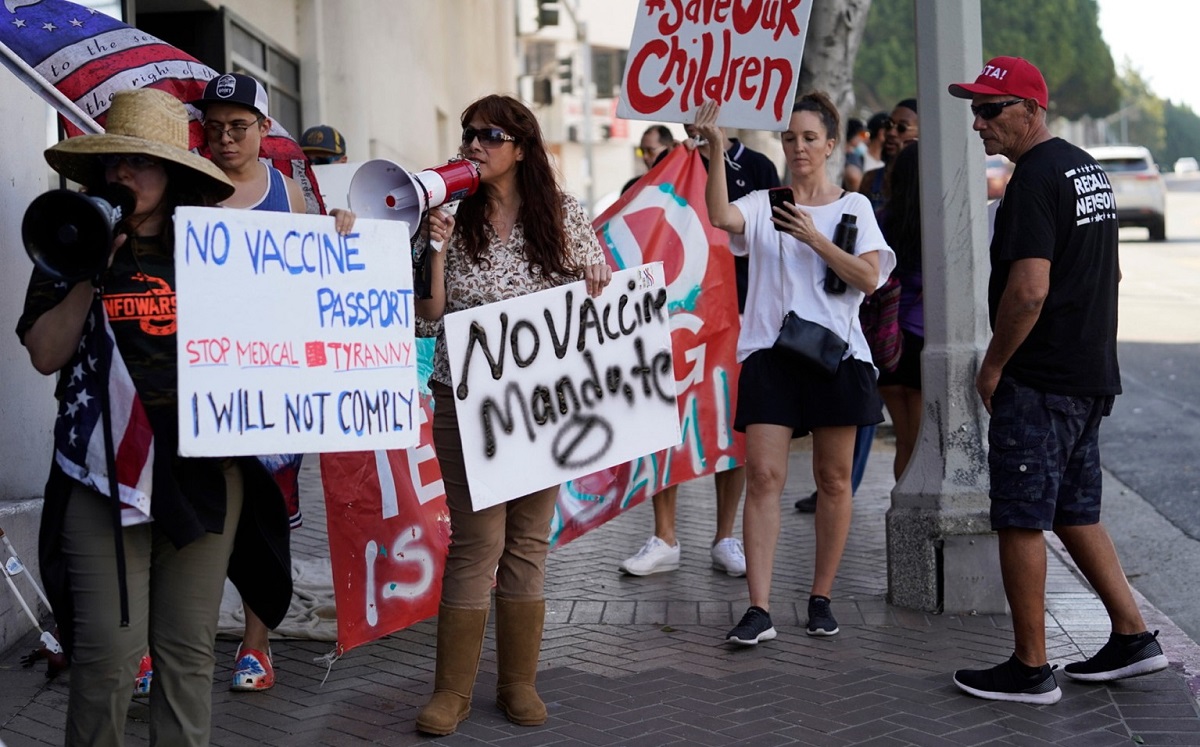 Algunos padres no están de acuerdo con el requisito de la vacuna covid para sus hijos en escuelas públicas. (Especial)